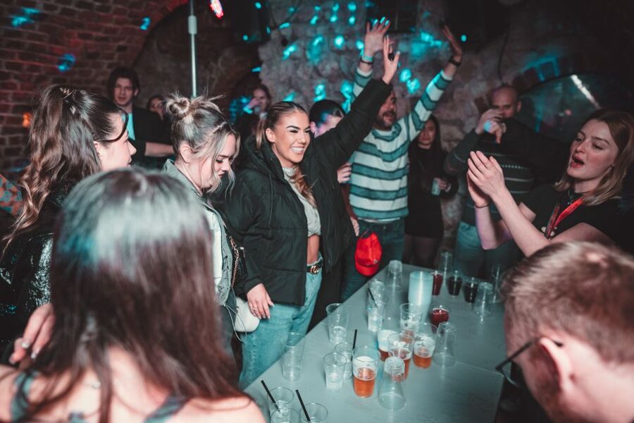 Krakow: Pub Crawl with 1 Hour of Unlimited Alcoholic Drinks - Why the guides make such a difference