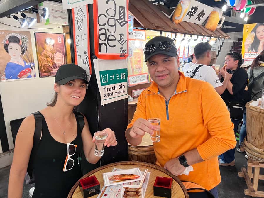 Kyoto: Food and Drink Bar Hopping Tour with Local Guide - What the restaurant-hopping format feels like
