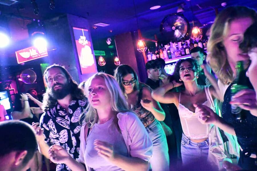 Las Palmas: Weekly Pub Crawl - Starting at the fountain in Las Palmas
