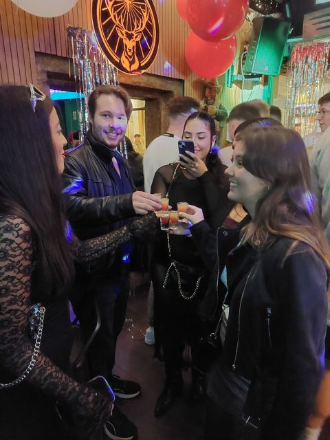 Lisbon Pub-crawl: 1h of open bar, Shots and VIP Club Entry - Key points before you book