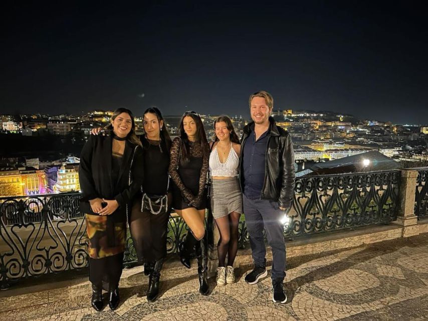 Lisbon Pub-crawl: 1h of open bar, Shots and VIP Club Entry - A social night that starts above Lisbon