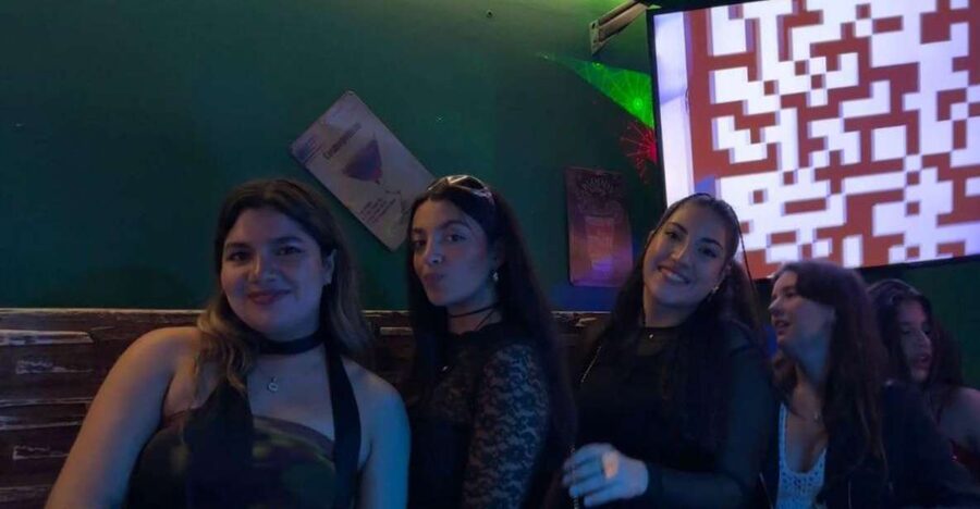 Lisbon Pub-crawl: 1h of open bar, Shots and VIP Club Entry - Three bars, then an hour of beer and sangria