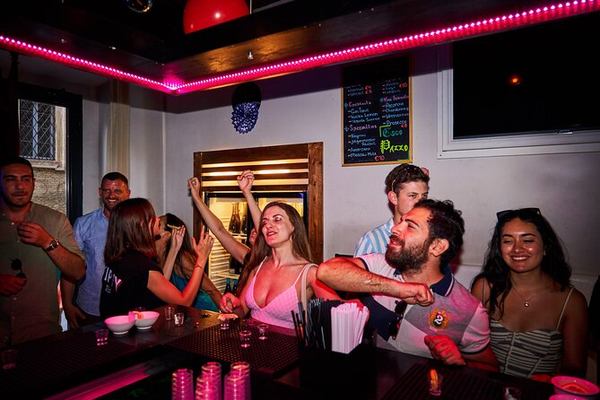 Lisbon Pub Crawl Walking Tour with Drinks Included - What the first hour in Largo do Carmo adds