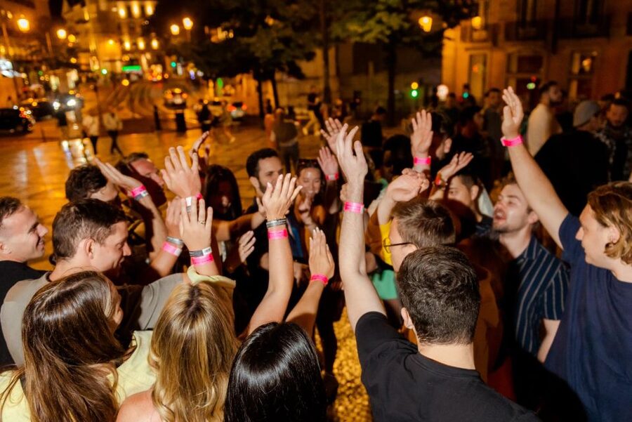 Lisbon: Pub Crawl with Open Bar, Shots & VIP Club Entry - Should you book this Lisbon pub crawl?