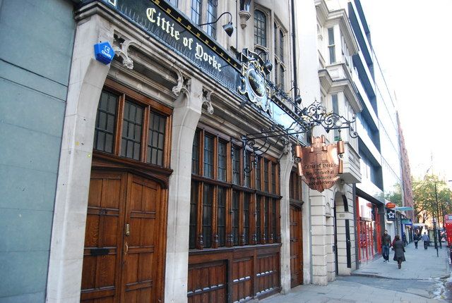 London: 2-Hour Historic Pub Tour - Historic pubs and the difference between seeing and entering