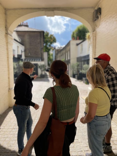 London: Great British Pubs Walking Tour - Mews houses, writers, and the people behind the stories