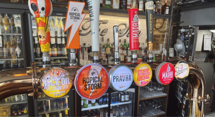 London: Historic London Pub Walking Tour - Four pubs, four different pieces of London