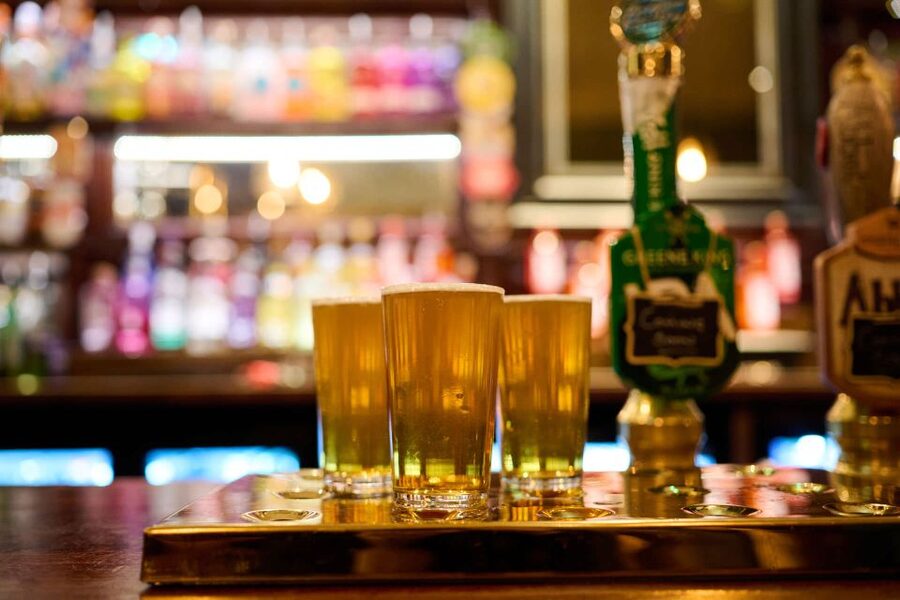 London: Historic Pubs, British Ales & Classic Dishes - Who will enjoy this London pub experience