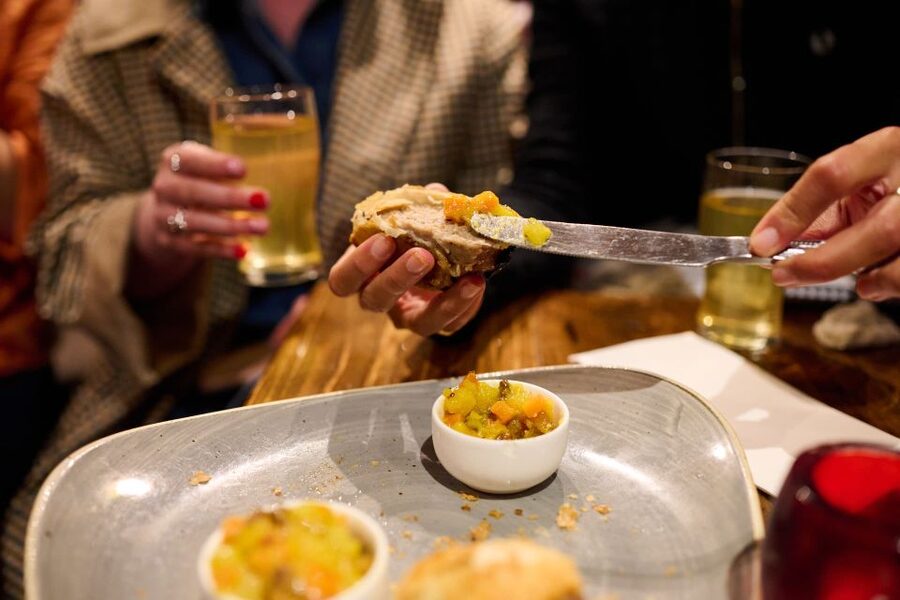 London: Historic Pubs, British Ales & Classic Dishes - Ye Olde Mitre and a 500-year-old ale tradition