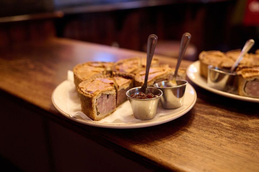 London: Historic Pubs, British Ales & Classic Dishes - Food restrictions and the walking pace