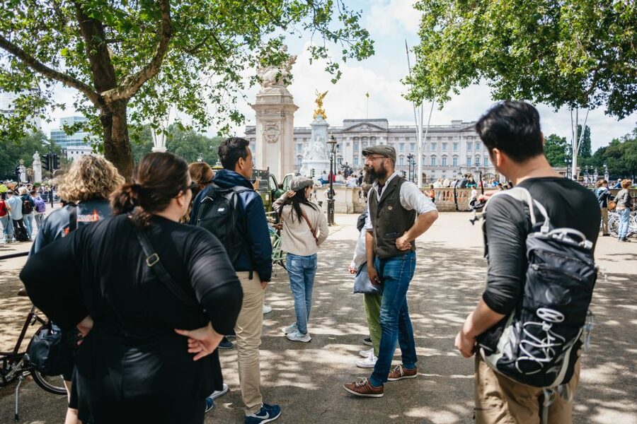 London: Landmarks & Secrets Bike Tour with Pub & Street Art - Booking details worth knowing