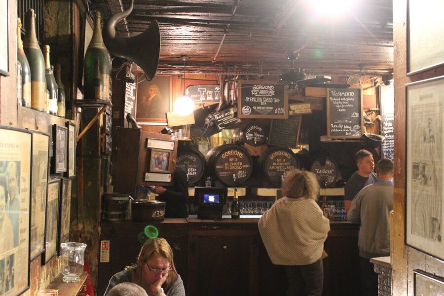 London: Private Pub Tour - The middle stops: choosing ale, cider, and spirits