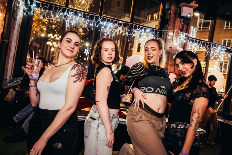 London Pub Crawl: Ultimate Central London Night Out - Who should book this West End night out