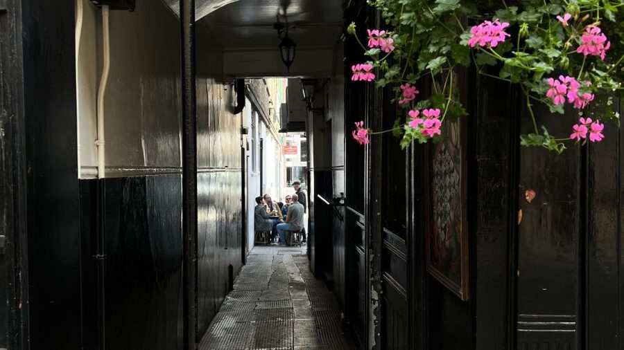 London: Royal Historic Pubs Walking Tour - Key points to know before booking
