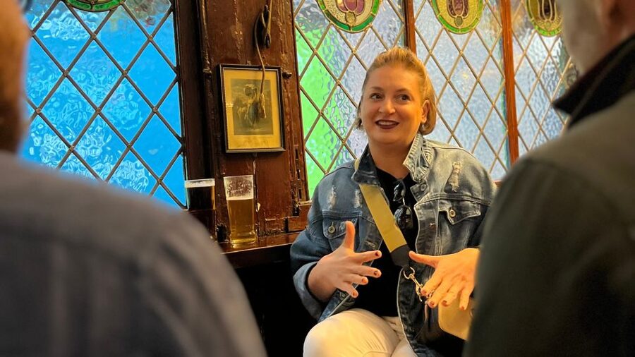London: Royal Historic Pubs Walking Tour - Four royal pubs in two and a half hours