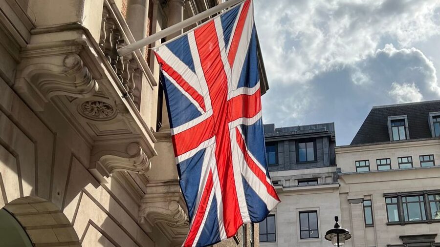 London: Royal Historic Pubs Walking Tour - Churchill, war stories, and a house with a past