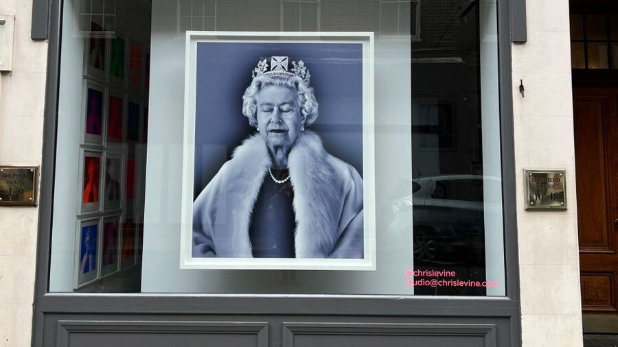 London: Royal Historic Pubs Walking Tour - Stories that make the pubs memorable