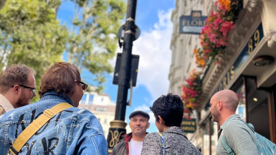 London: Royal Historic Pubs Walking Tour - What the four stops feel like