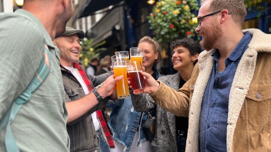 London: Royal Historic Pubs Walking Tour - Guides who shape the afternoon