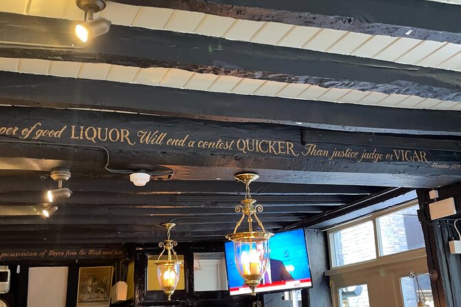 London Small Group Historic Pub Tour - Two hours through the City of London