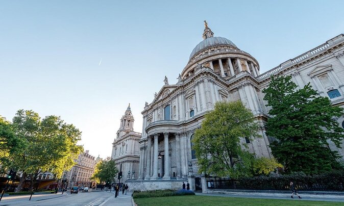 London Small Group Tour of Historical Pubs - Drink choices, spending, and pacing