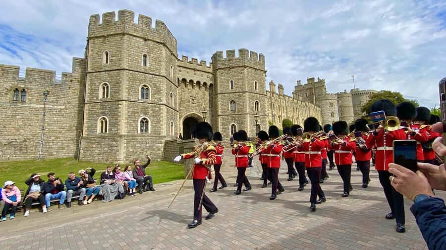 London: Windsor, Stonehenge & Bath with 14th-Century Pub - Key points to know before booking