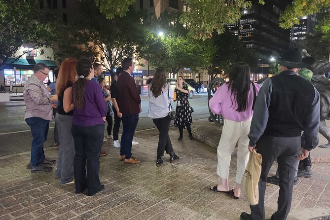 Lost Legends of Texas Pub Crawl in Austin - Moonshine Grill and the finish on Red River Street