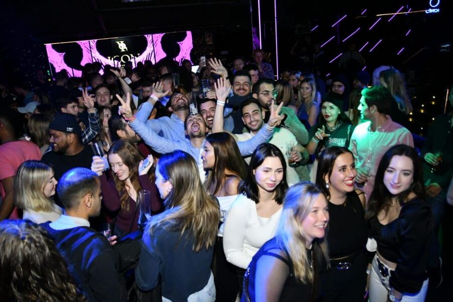 Madrid: Guided Pub Crawl Madrid Experience and Club Entry - Booking, cancellation, and final advice