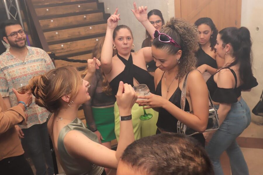 Madrid: Top Pub Crawl with Drinks and Free Nightclub Entry - Plaza de Santa Ana and the second stop