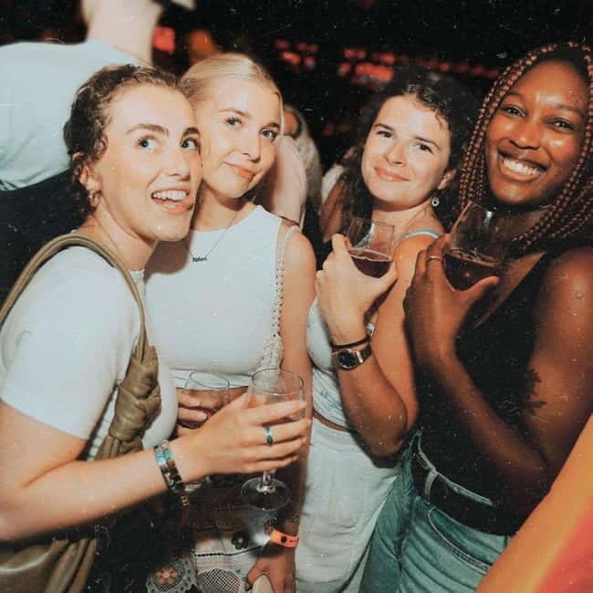 Málaga: Pub Crawl Málaga Madness - One bar, three clubs, and short walks