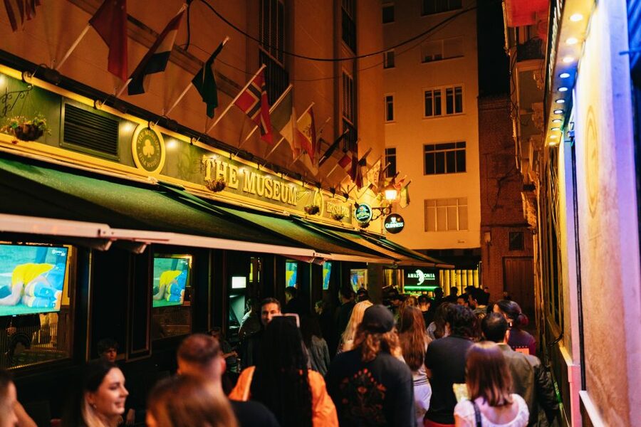 Malaga: Pubs and Clubs Crawl - The mystery stops and the move into clubbing