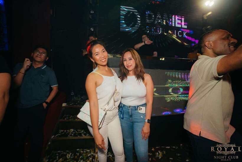 Manila Ultimate Nightlife Pub Crawl - Rooftop drinks and Makati views