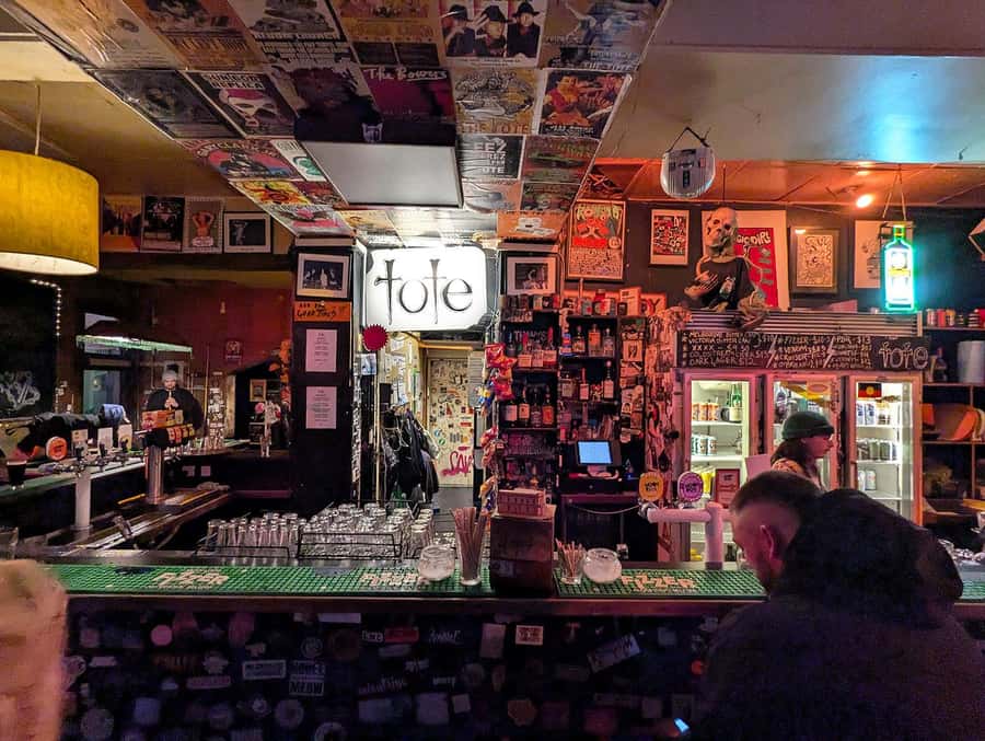 Melbourne Music Venue Pub Crawl with History + 2 Free Drinks - Why This Melbourne Pub Crawl Works