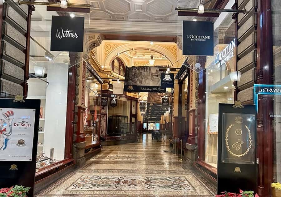 Melbourne: Spirits and Ales Haunted Pub Walking Tour - Young & Jacksons Hotel and the mystery of Chloe