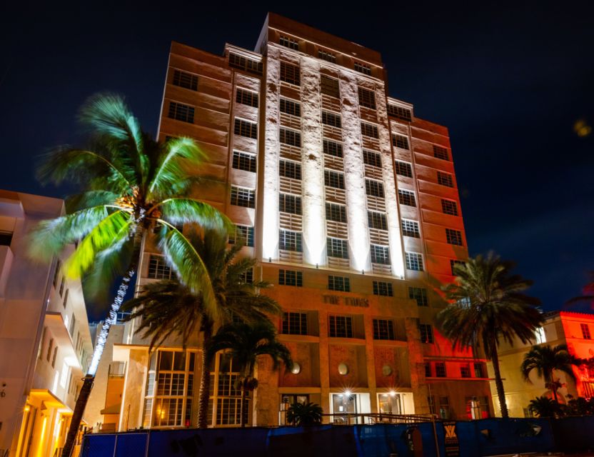 Miami: Ghosts, Boos and Booze Haunted Pub Crawl - Lummus Park and the old Ocean Drive mood
