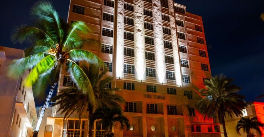 Miami: Ghosts, Boos and Booze Haunted Pub Crawl - Meeting your guide outside the Art Deco Welcome Center