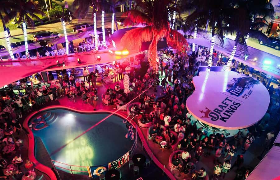 Miami Pub Crawl + Clubbing Experience - A practical plan for the evening