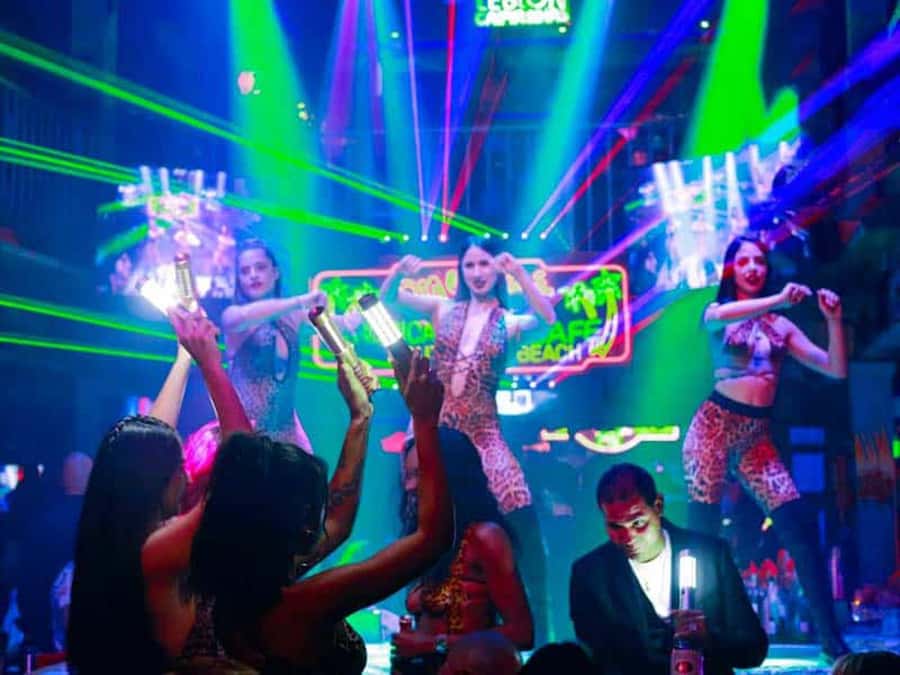 Miami Pub Crawl + Clubbing Experience - What the free shots and drink specials really save