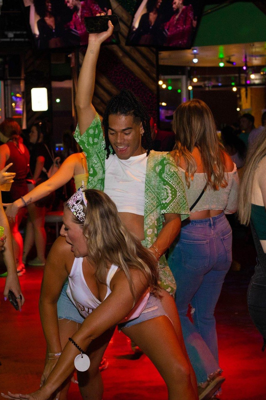 Nashville Bar Crawl: Guided Pub Crawl with Drinks Discounts - Who will enjoy this most