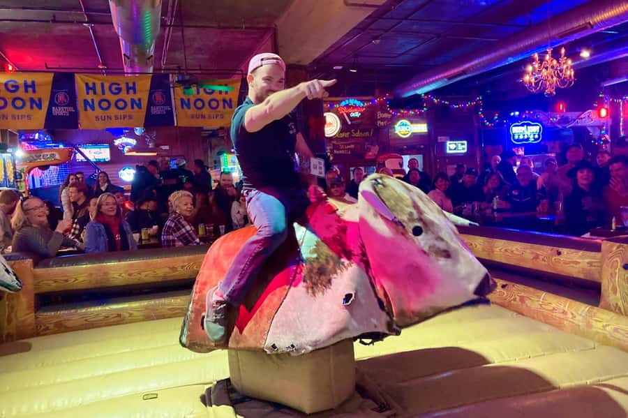 Nashville: Music City Pub Crawl - Why this Nashville crawl feels different from a simple bar tour
