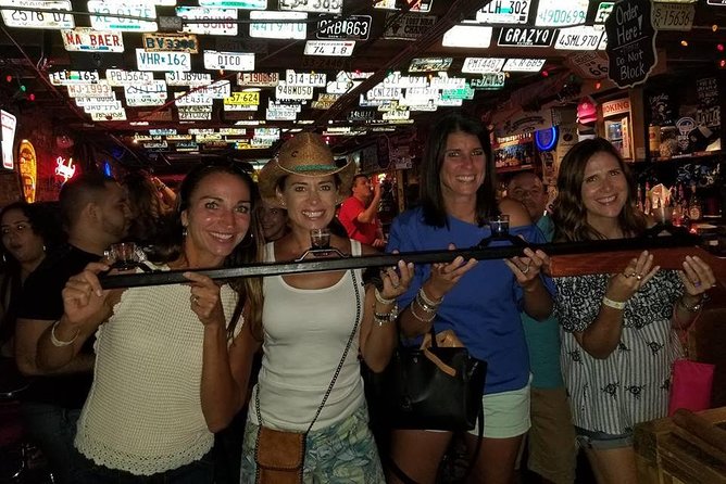 Nashville's Honky-Tonk Walking Sightseeing Pub Crawl - Who will enjoy this evening most