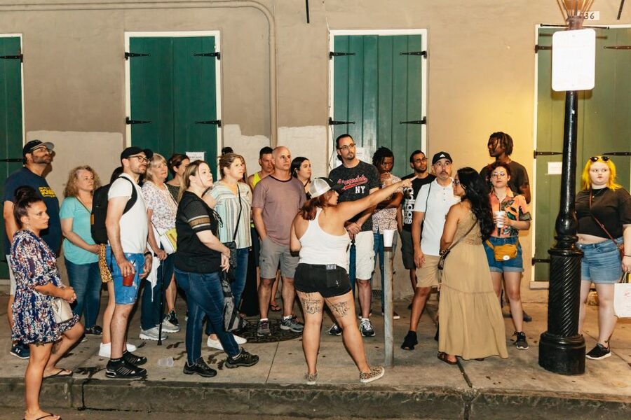 New Orleans: Haunted Pub Crawl - Pirates Alley and the smaller story stops