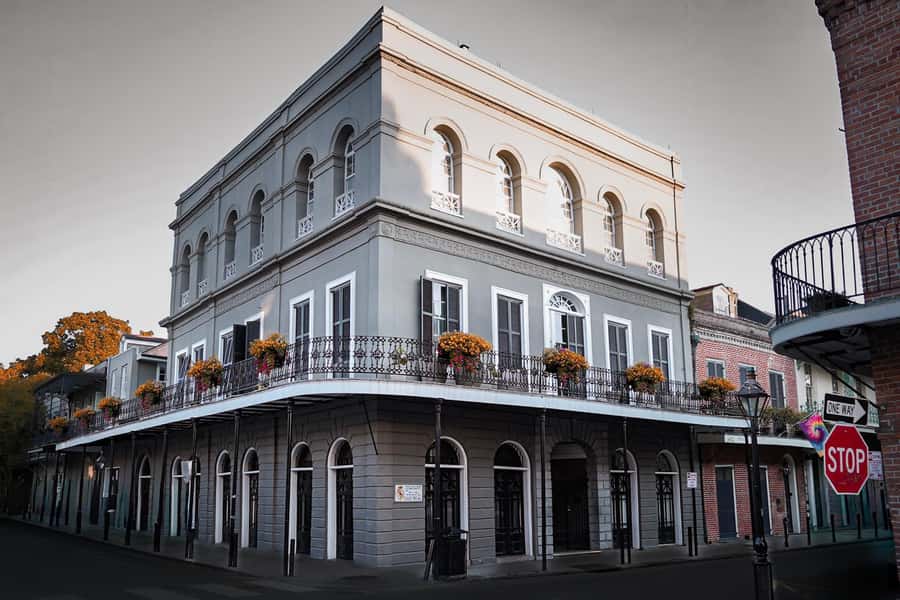 New Orleans: True Crime Pub Crawl - Which guide style might suit you?