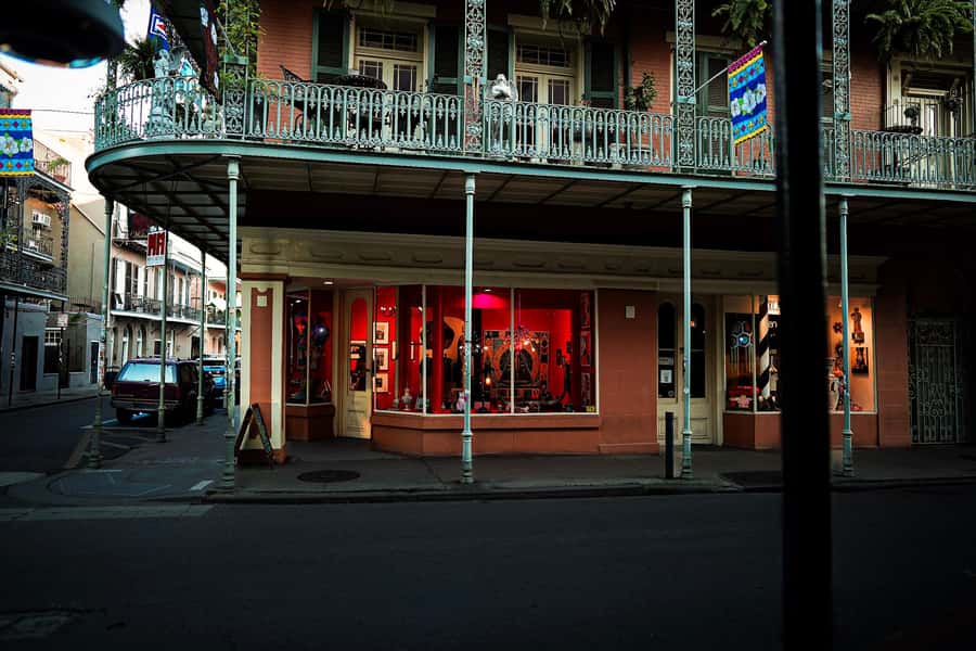 New Orleans: True Crime Pub Crawl - Meeting outside Bon’s and entering the French Quarter