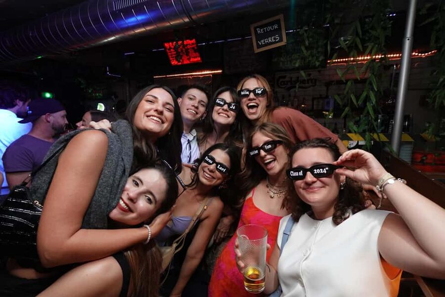 New Year’s Eve Party: Pub Crawl Nice with VIP Entry in Club - Getting to midnight at the VIP nightclub