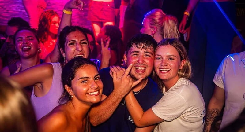 Nice: Bar/Pub Crawl with Free Shots and VIP Entry - Free shots, €5 drinks, and how to pace the evening