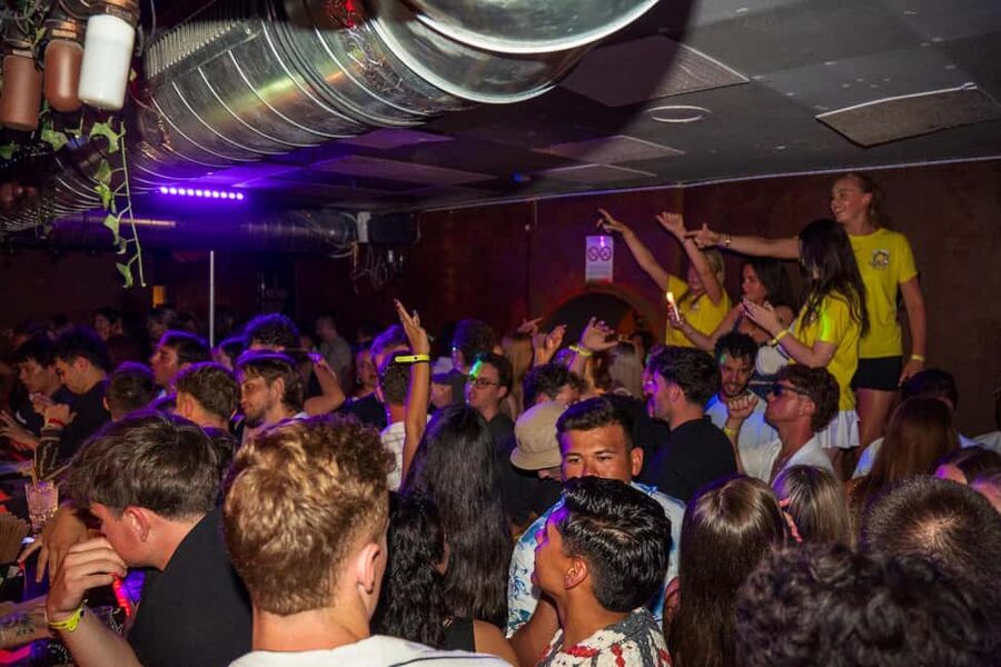 Nice : Yellow Pub Crawl - Social Bars, Games & Meet People - What $29 covers in Nice