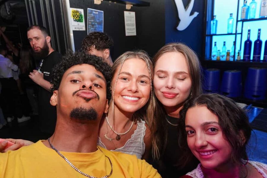 Nice : Yellow Pub Crawl - Social Bars, Games & Meet People - Who will enjoy Yellow most