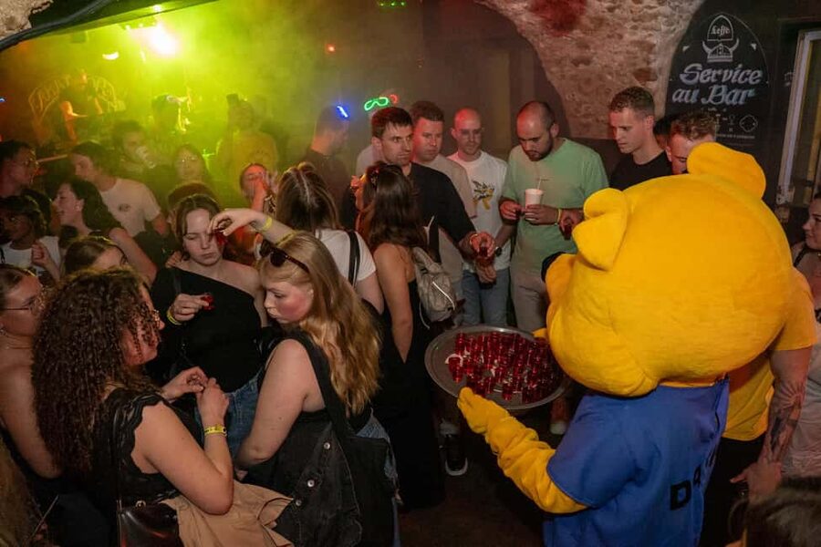 Nice : Yellow Pub Crawl - Social Bars, Games & Meet People - Useful planning details for a smoother night