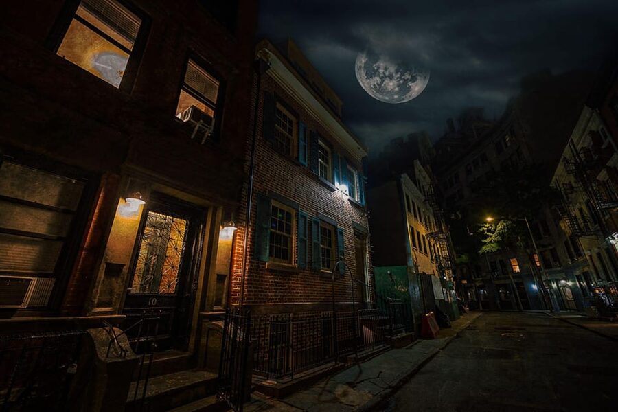 NYC: Boos & Booze Haunted Pub Crawl - The Friends photo stop adds a lighter note
